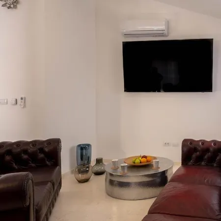 Paganor 아파트 풀라