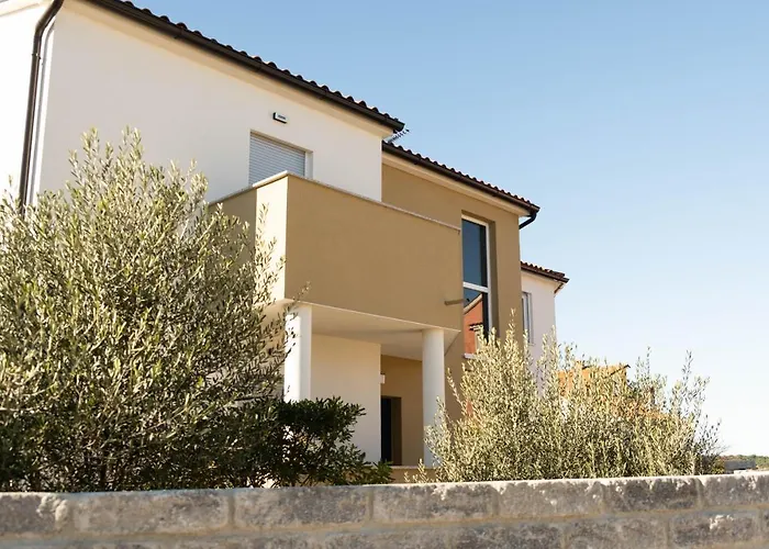 Paganor Pola